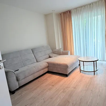 Modernes Voll Moebliertes Neubau Mit Terrasse In Ruhiger Lage *